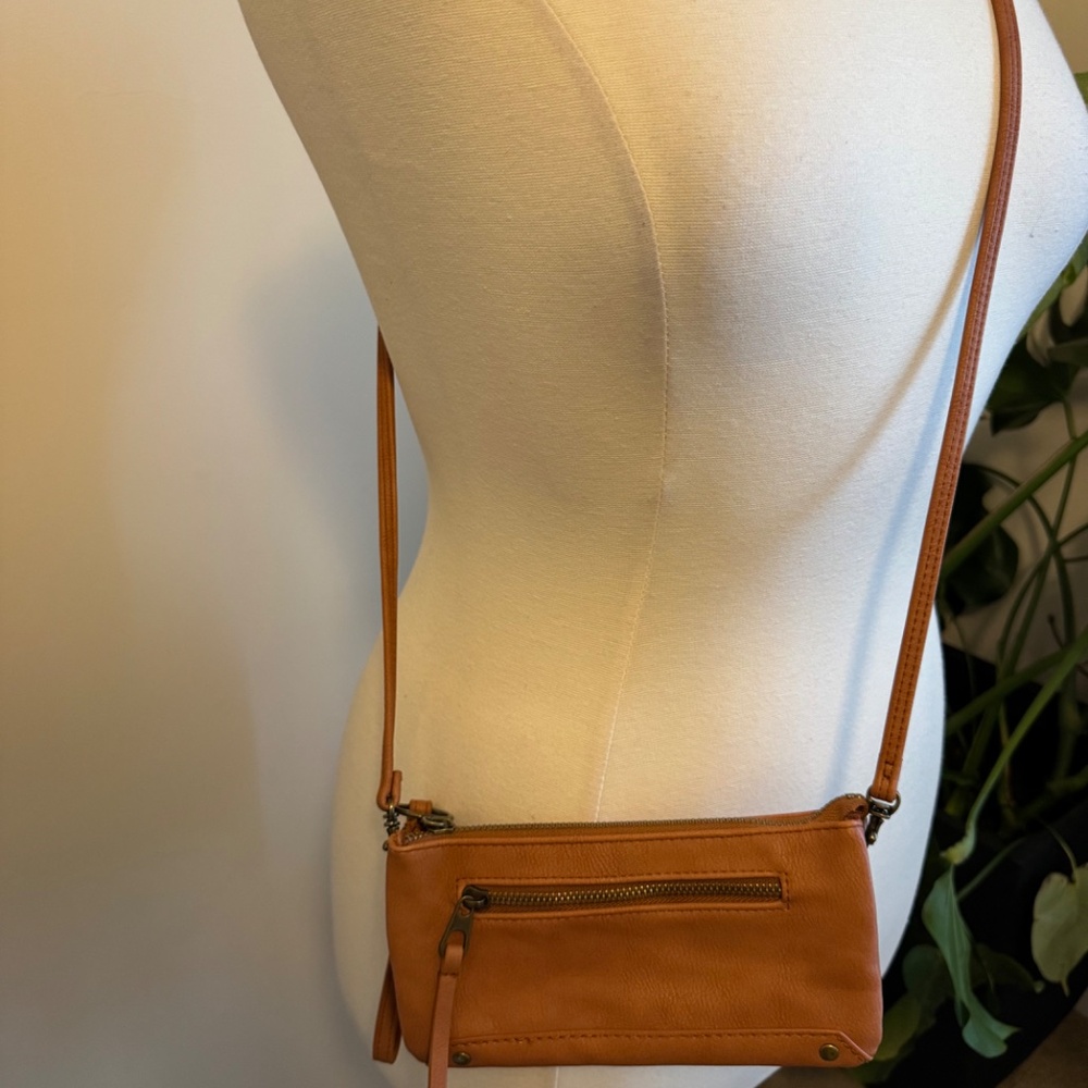 Universal Thread Purse - Picture 4 of 10